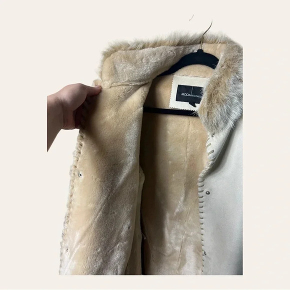 Moda INTERNATIONAL FAUX FUR AND FAUX SUEDE LONG COAT SIZE MEDIUM BEIGE BUTTONS - Picture 10 of 11